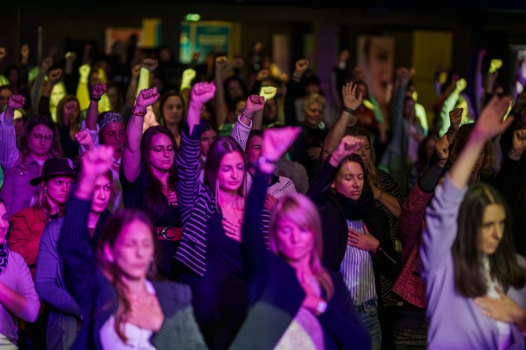 Menschen beim Grow & Shine Event